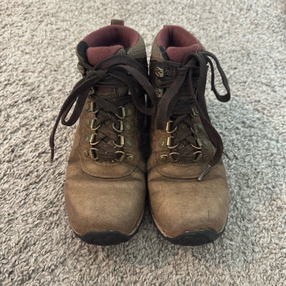 Brown Lace-Up Timberland Hiking Boots 5.5W